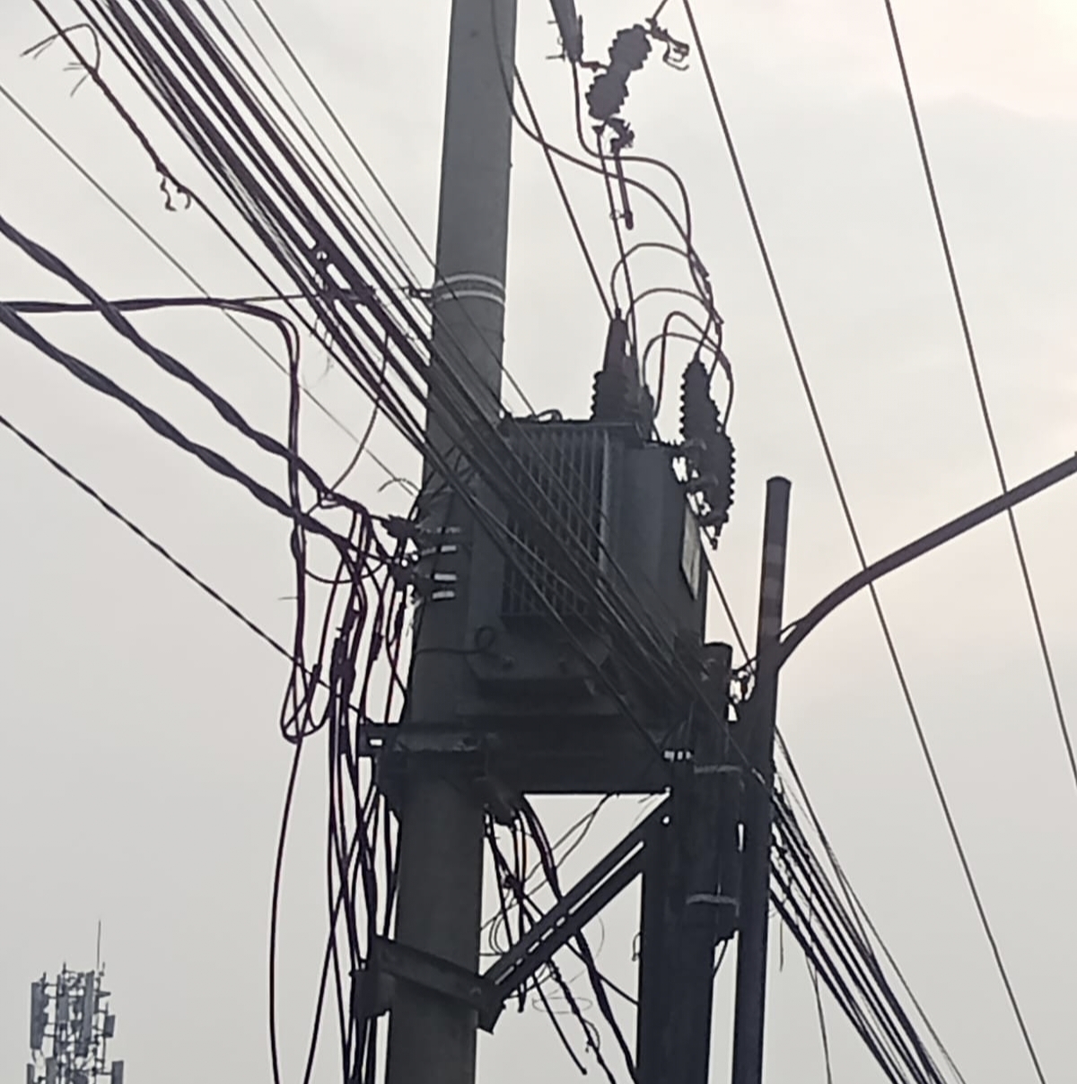 Sudah 8 Jam Padam, 1 Gardu Listrik di RT.01/RW.01 Kp.Cilejet Belum Menyala “Warga Mengeluh”