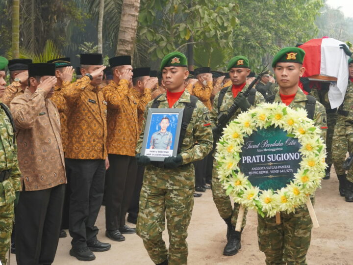 Dandim 1015/Sampit Pimpin Upacara Pemakaman Secara Militer Almarhum Pratu Sugiono