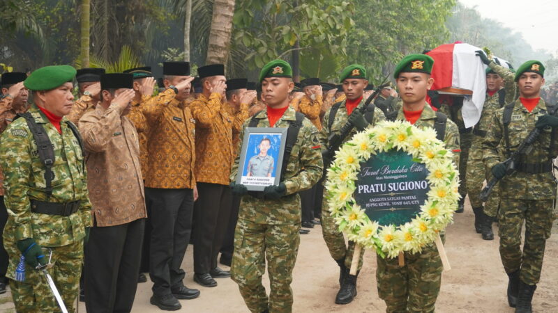 Dandim 1015/Sampit Pimpin Upacara Pemakaman Secara Militer Almarhum Pratu Sugiono