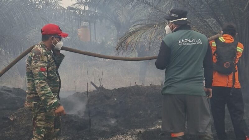 Koramil 1015-07/Parenggean Bersama Tim Gabungan Tangani Karhutla di Wilayah Parenggean