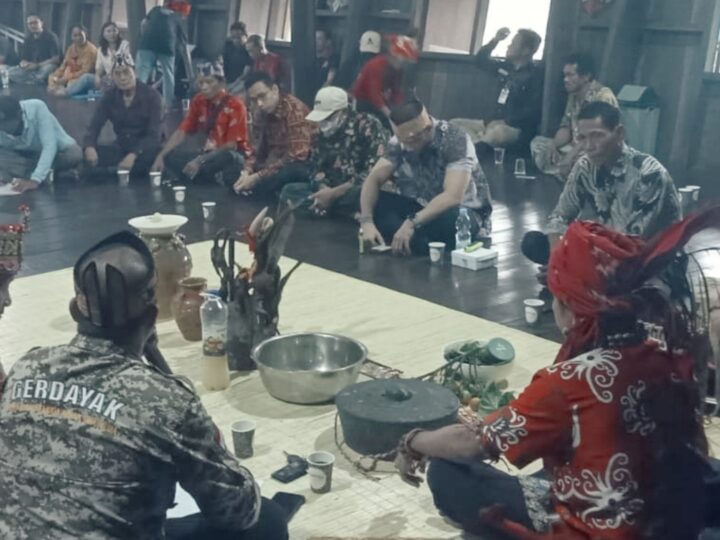 Sidang Adat Perusakan Kebun Sawit Milik Arkius Dkk Di Raja Seberang Kotawaringin Barat, Pembina Koptan Amanah Abah Mengaku Salah.