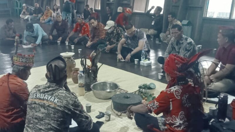 Sidang Adat Perusakan Kebun Sawit Milik Arkius Dkk Di Raja Seberang Kotawaringin Barat, Pembina Koptan Amanah Abah Mengaku Salah.