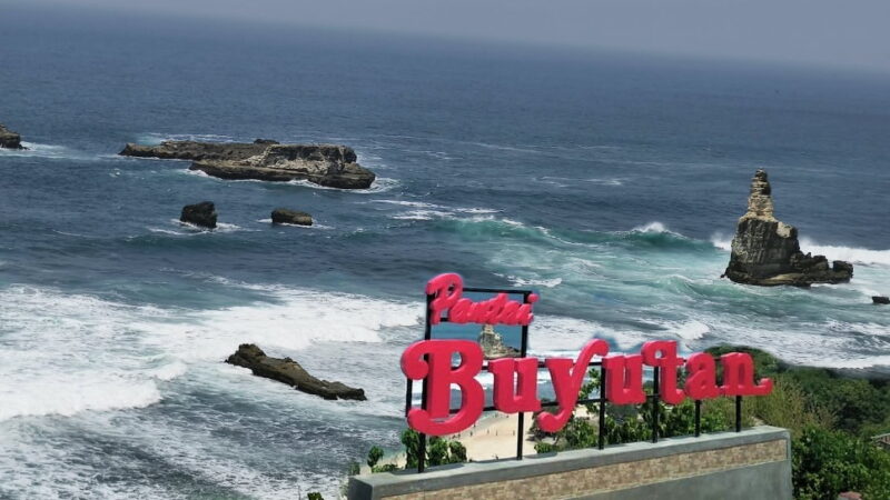 Kearifan Lokal dan Pesona Wisata Pantai Buyutan Pacitan, Warisan Budaya yang Harus Dijaga dan Dilestarikan