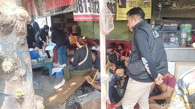 Penggerebekan Kampung Narkoba di Jalan Kunti Surabaya, Belasan Orang Diamankan Polisi